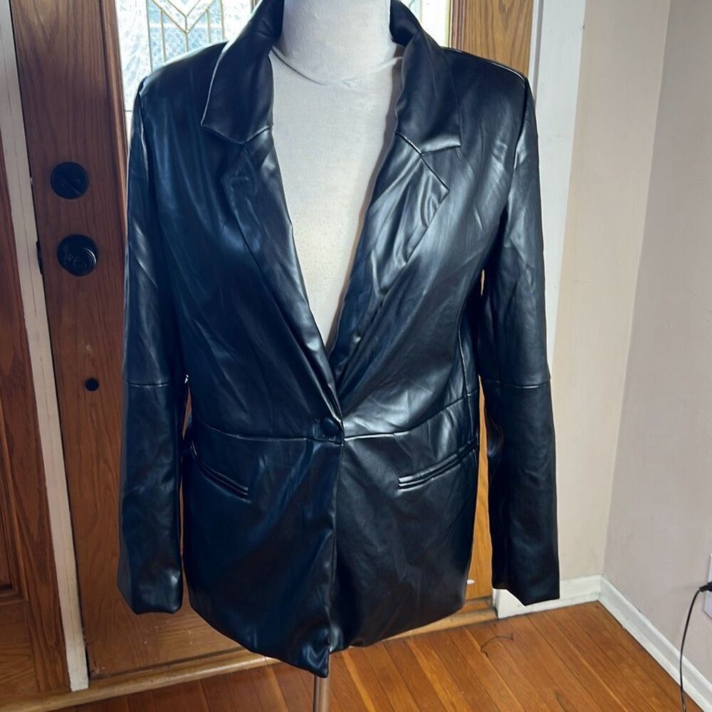 Princess Polly MORRISON FAUX LEATHER BLAZER BLACK Size M/L New
